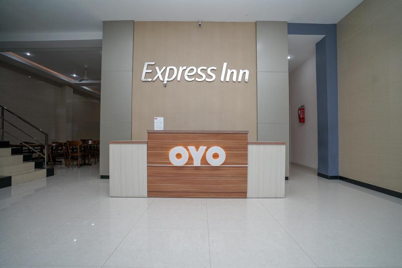 Oyo 616 Express Inn パレンバン エクステリア 写真