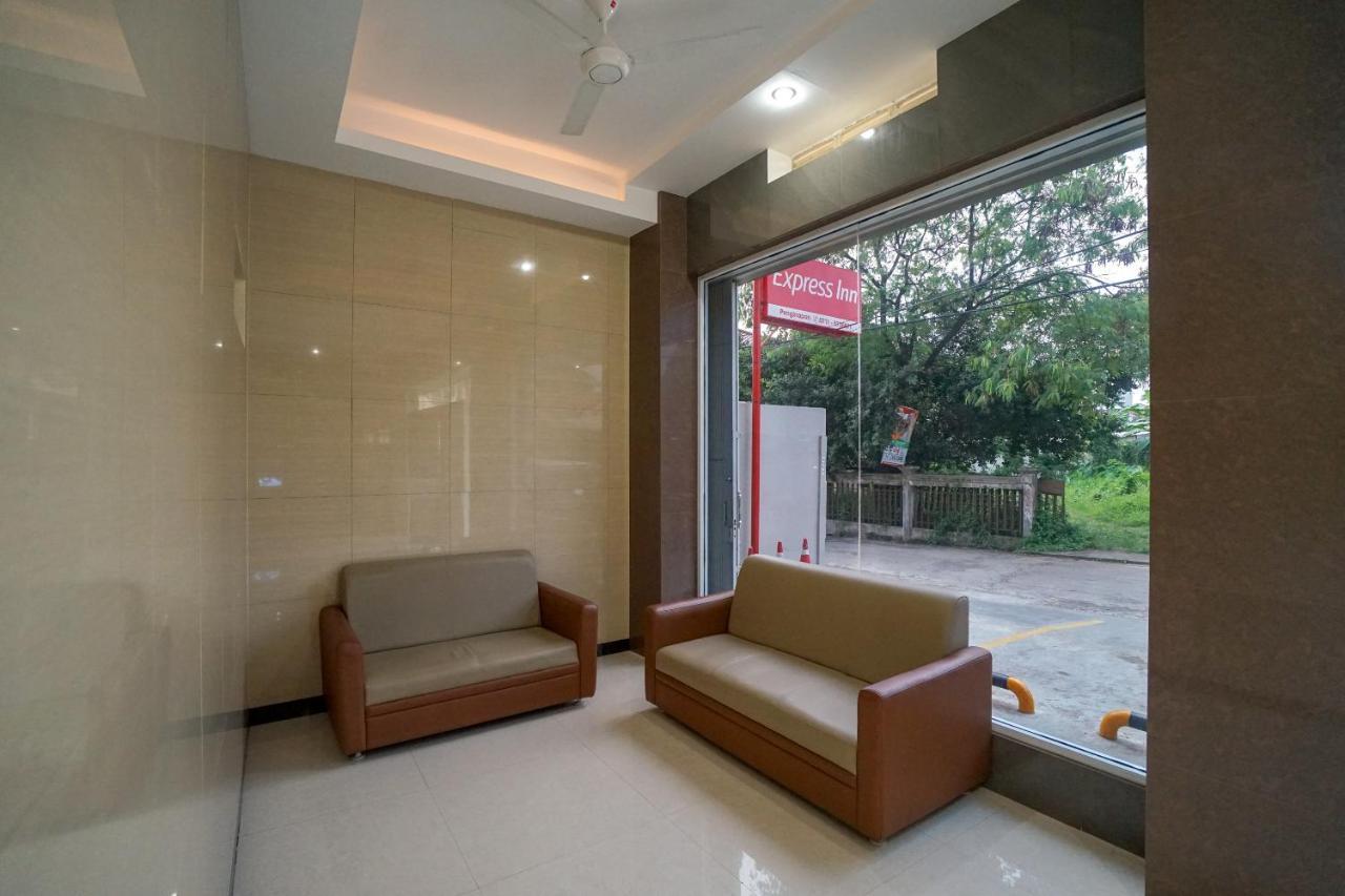 Oyo 616 Express Inn パレンバン エクステリア 写真