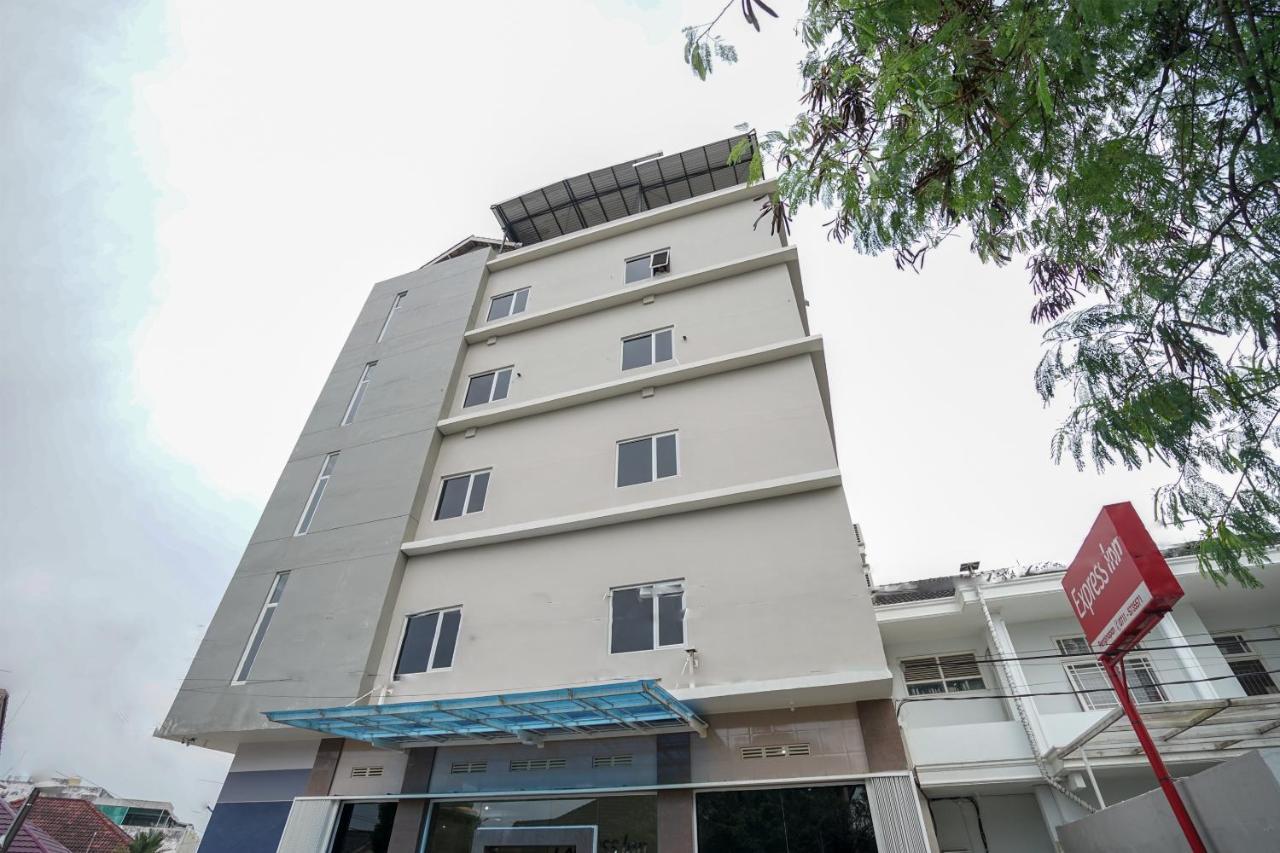 Oyo 616 Express Inn パレンバン エクステリア 写真