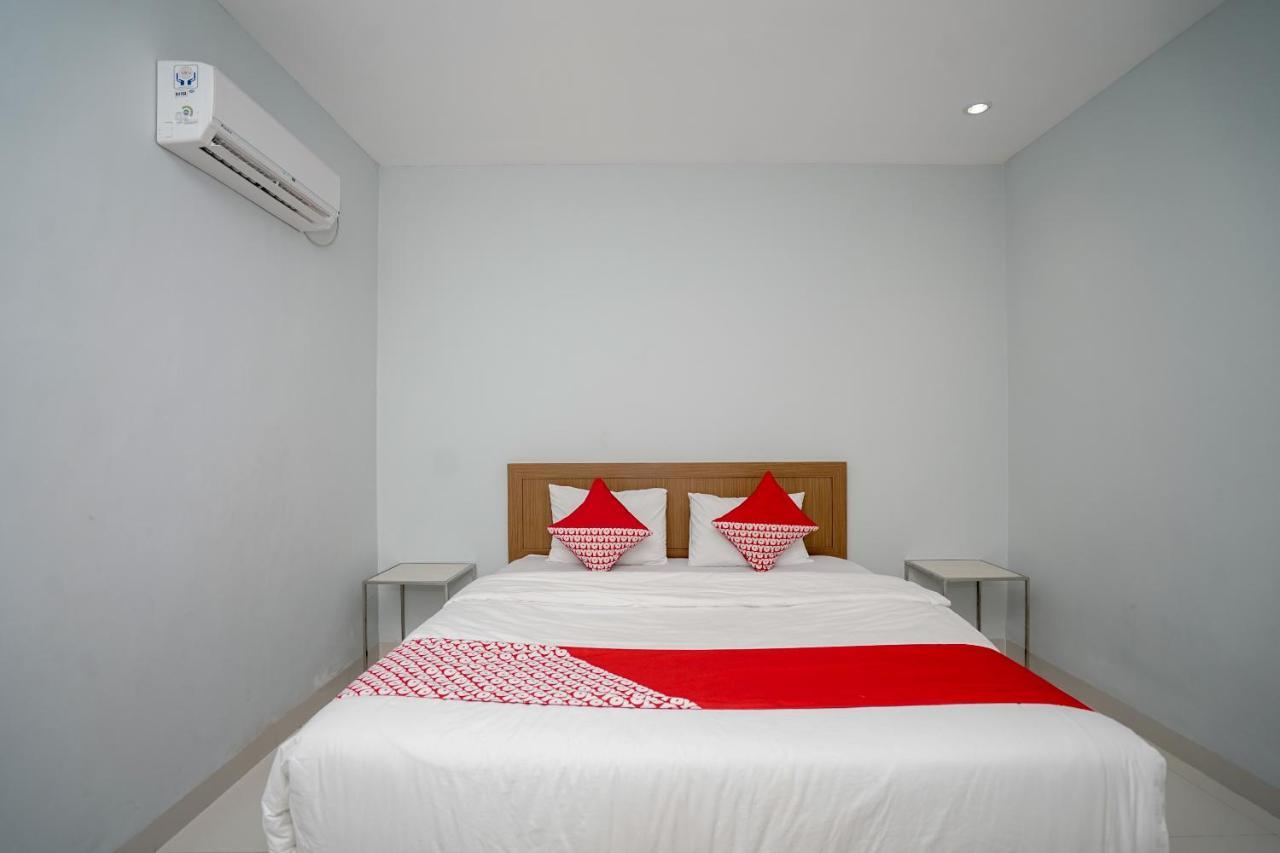 Oyo 616 Express Inn パレンバン エクステリア 写真