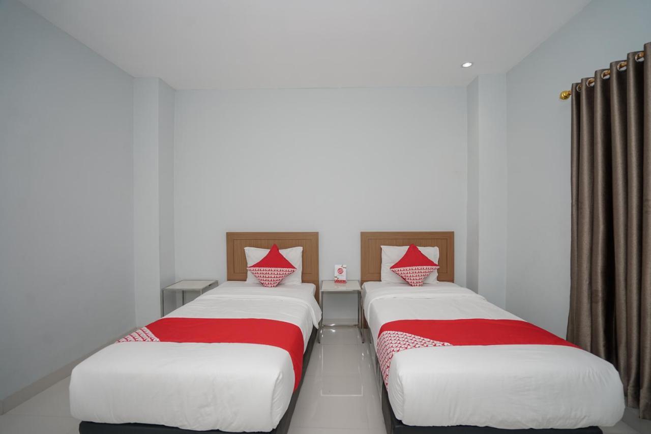 Oyo 616 Express Inn パレンバン エクステリア 写真
