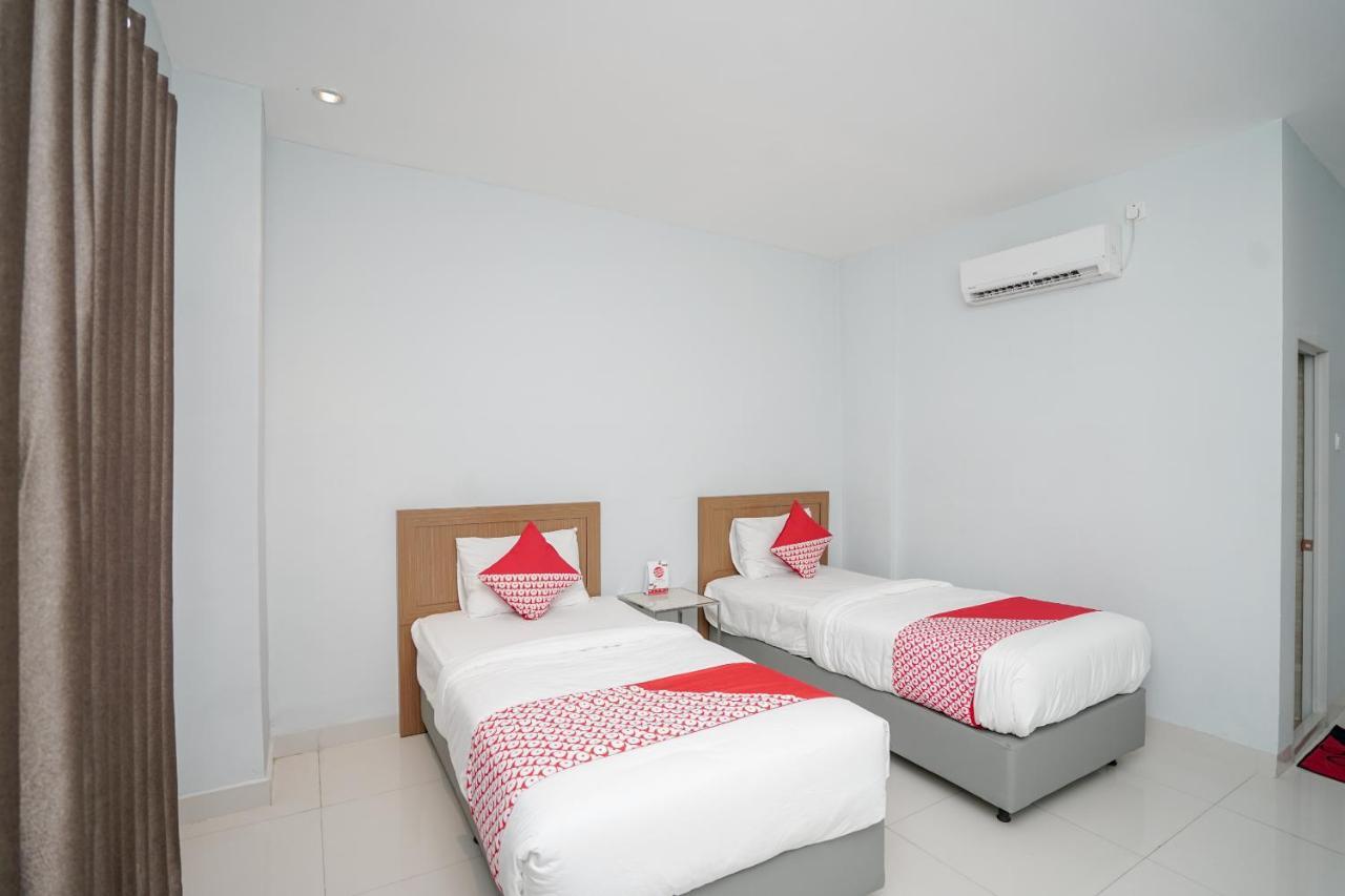 Oyo 616 Express Inn パレンバン エクステリア 写真